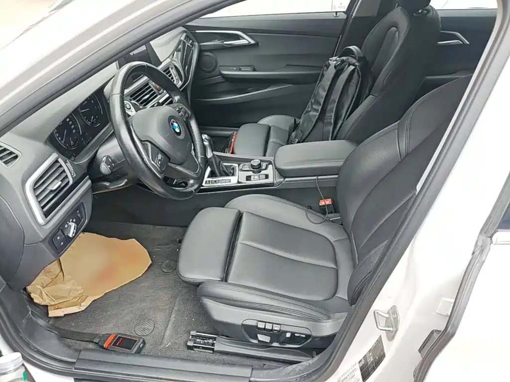 BMW 1 Series 2018 — фото 15