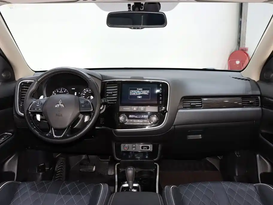 Mitsubishi Outlander 2020 — фото 12