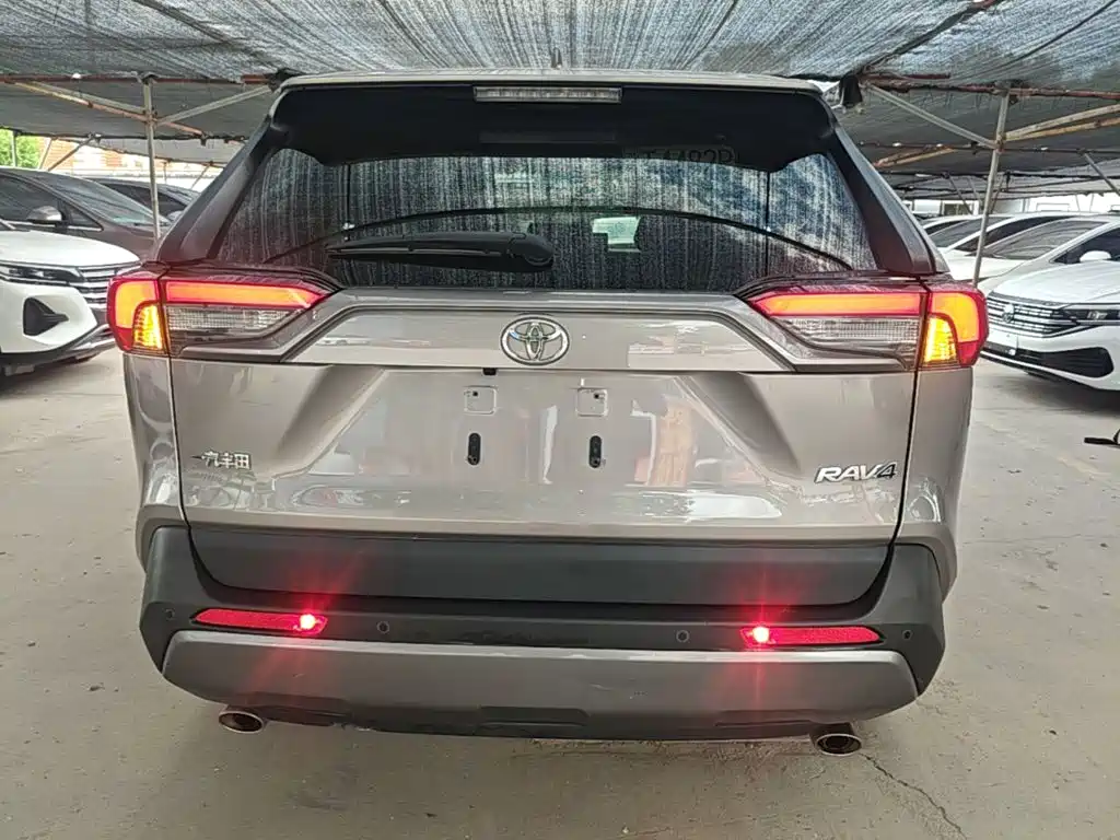 Toyota RAV4 2020 — фото 6