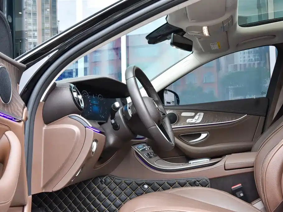 Mercedes-Benz E-Class 2023 — фото 16