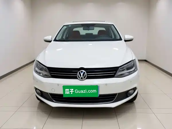 Volkswagen Sagitar 2014