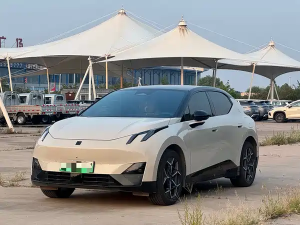 Lynk & Co Z20 2025
