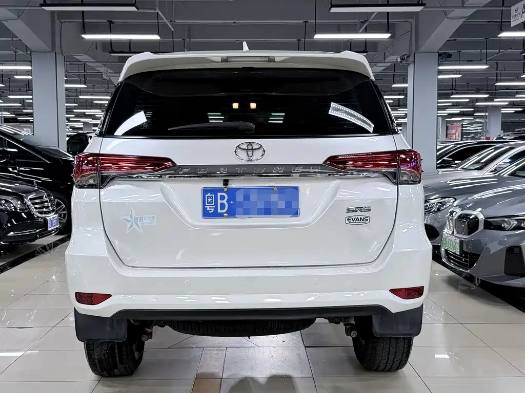 Toyota Fortuner 2017 — фото 4
