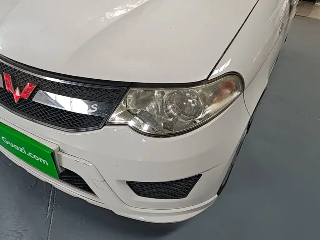Wuling Hongguang 2015 — фото 18