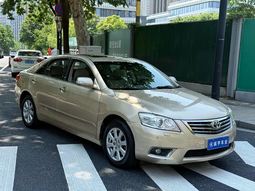 Toyota Camry 2010 — фото 3