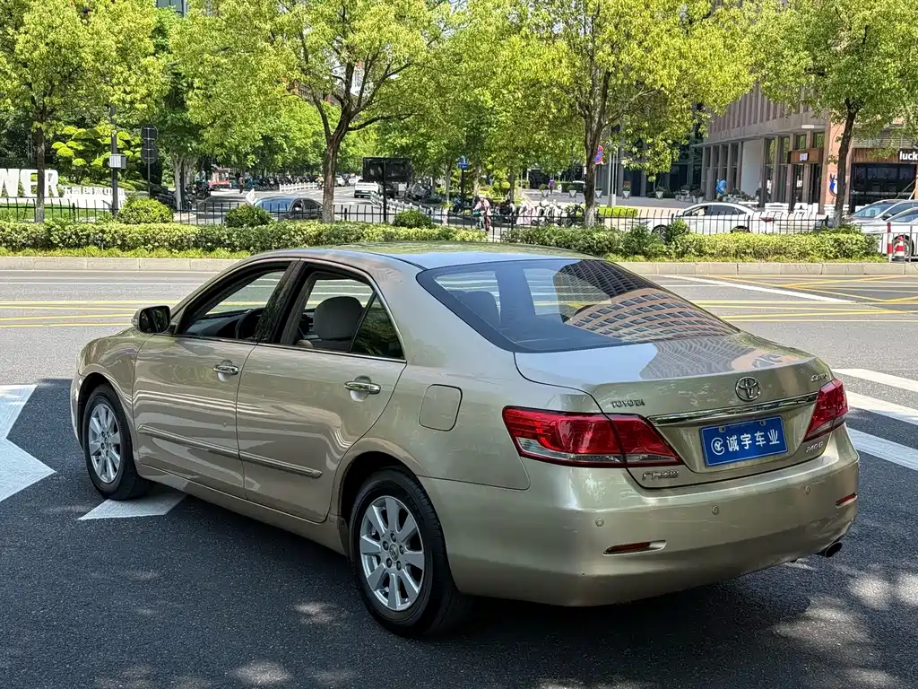 Toyota Camry 2010 — фото 14