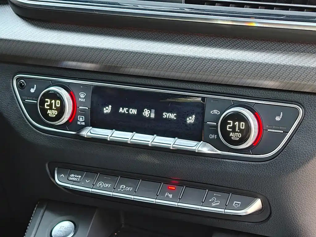 Audi Q5L 2023 — фото 15