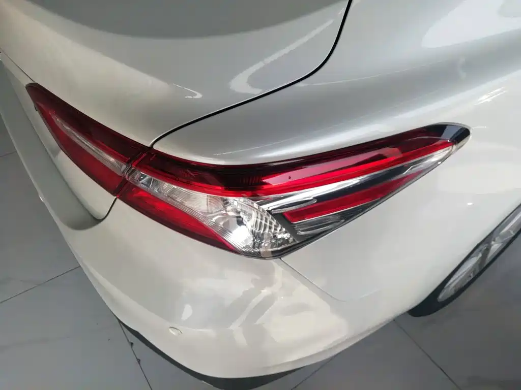 Toyota Camry 2022 — фото 24