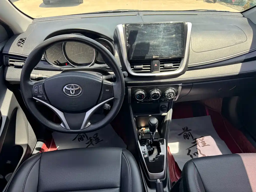 Toyota Yaris L 2022 — фото 5