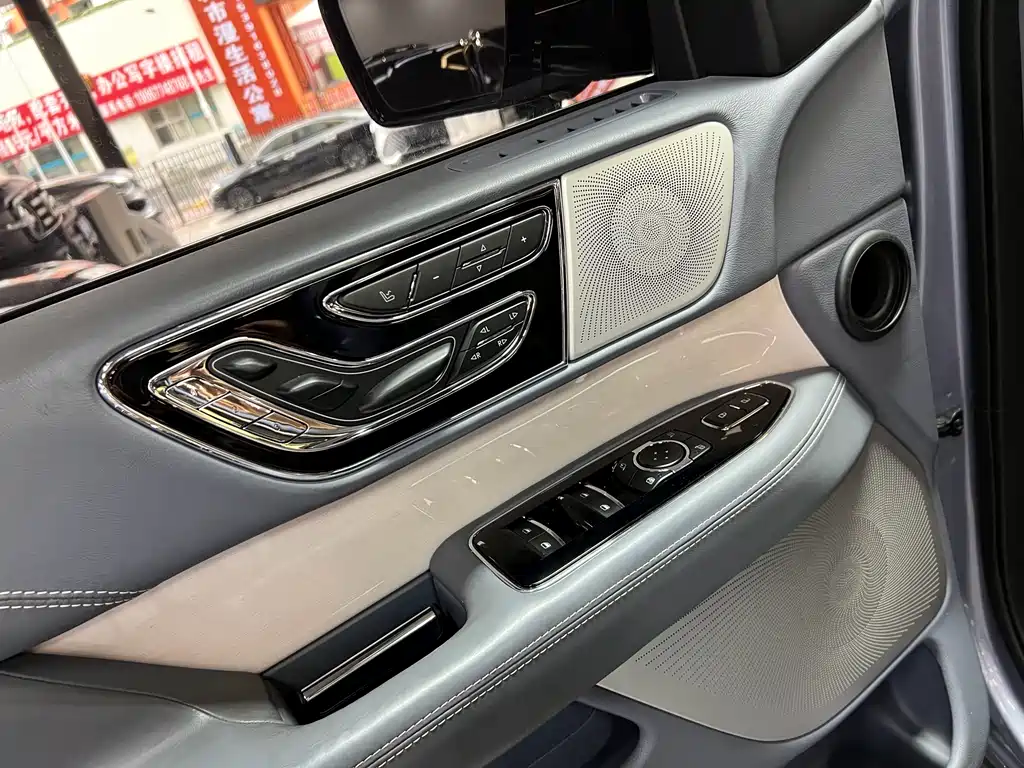 Lincoln Navigator 2021 — фото 15