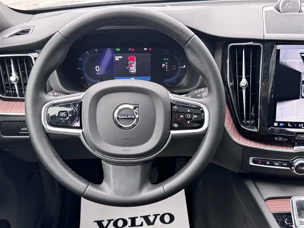 Volvo XC60 PHEV 2024 — фото 7