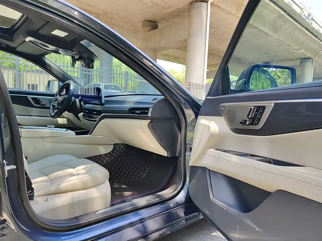 Cadillac CT6 2023 — фото 19