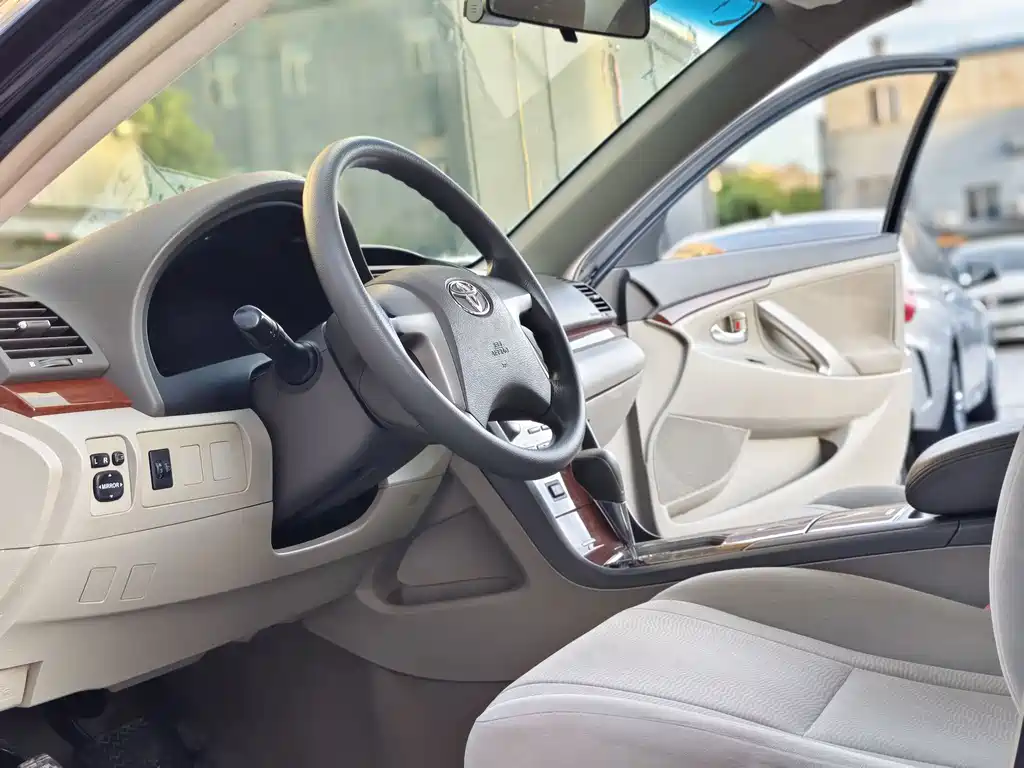 Toyota Camry 2014 — фото 10