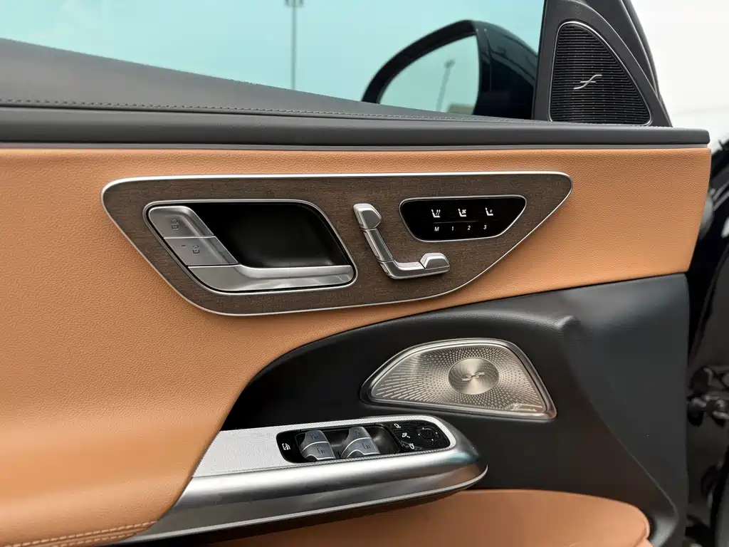 Mercedes-Benz E-Class 2025 — фото 10