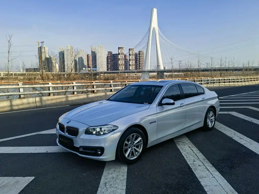BMW 5 Series 2015 — фото 1