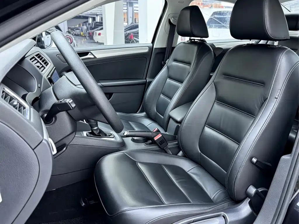 Volkswagen Sagitar 2013