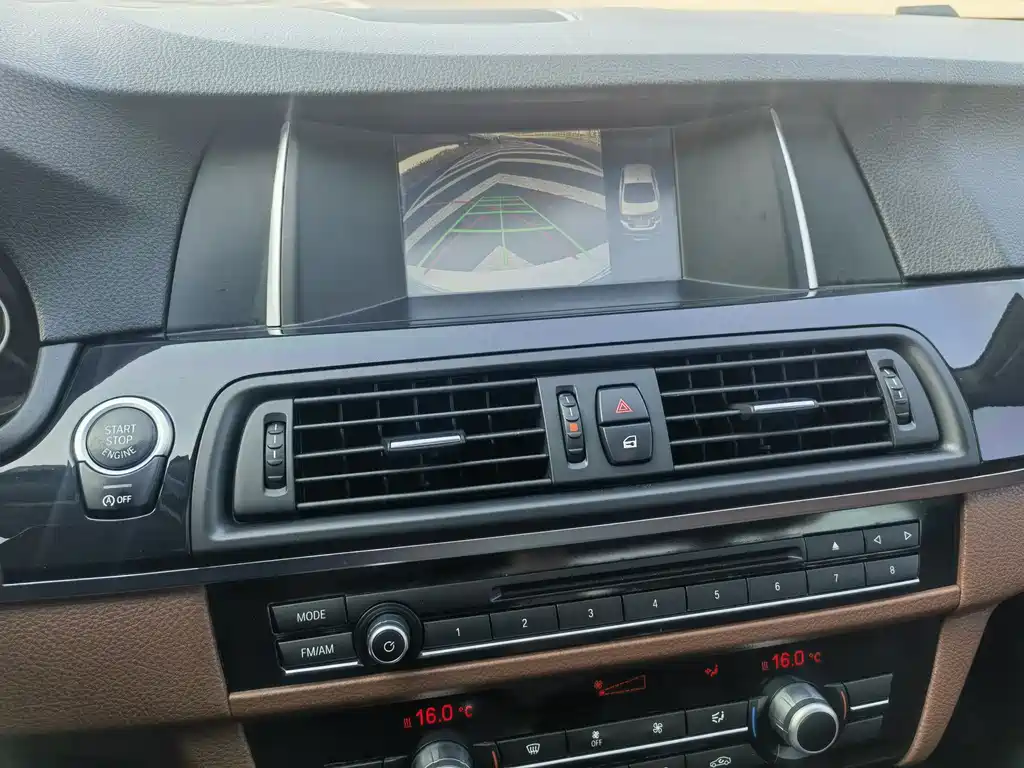 BMW 5 Series 2015 — фото 12