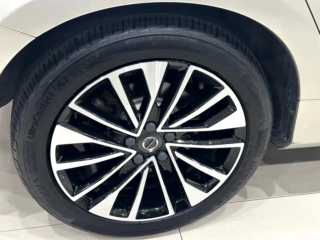 Volvo S60 2018 — фото 14