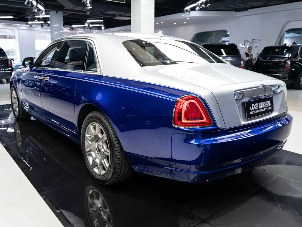 Rolls-Royce Ghost 2018 — фото 15