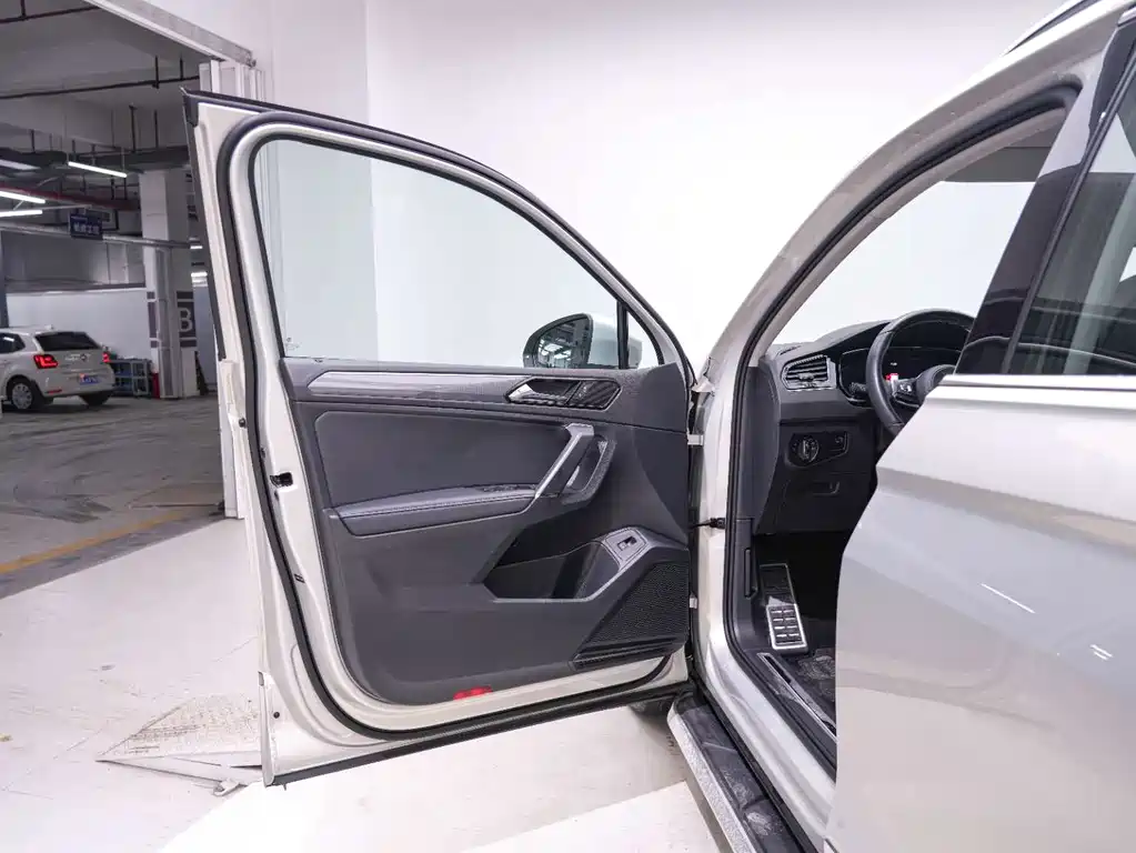 Volkswagen Tiguan L 2020 — фото 13