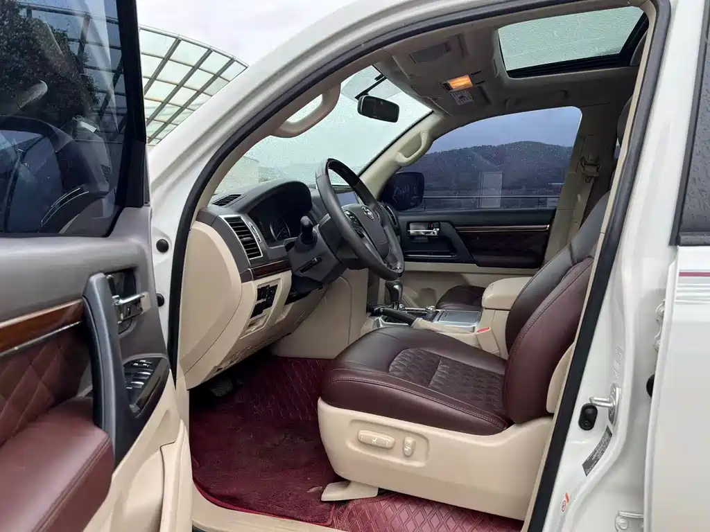 Toyota Land Cruiser 2020 — фото 8