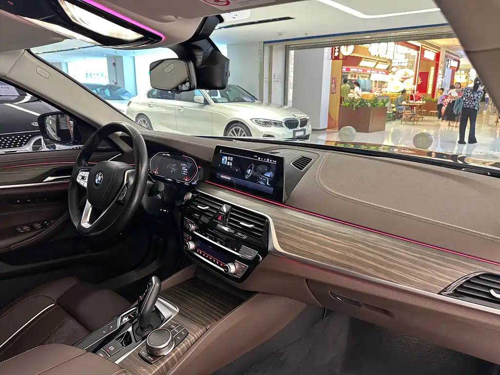 BMW 5 Series 2020 — фото 13