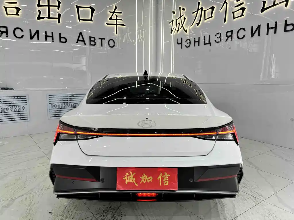Hyundai Elantra 2023