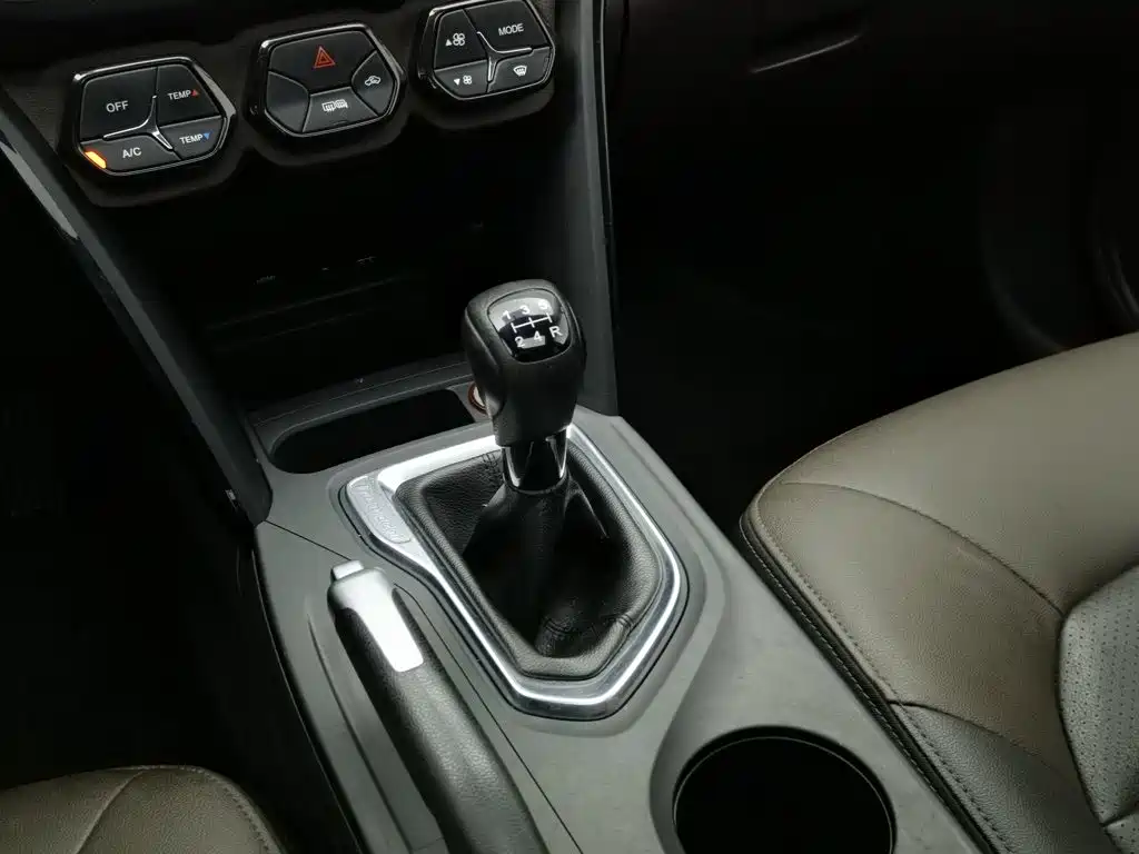 GAC Trumpchi GS4 2016 — фото 13