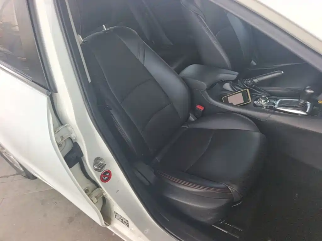 Mazda 3 Axela 2016 — фото 25
