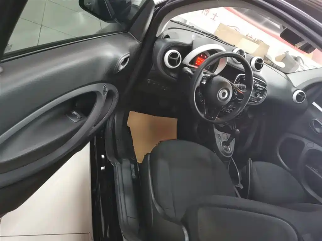 smart Fortwo 2018 — фото 16