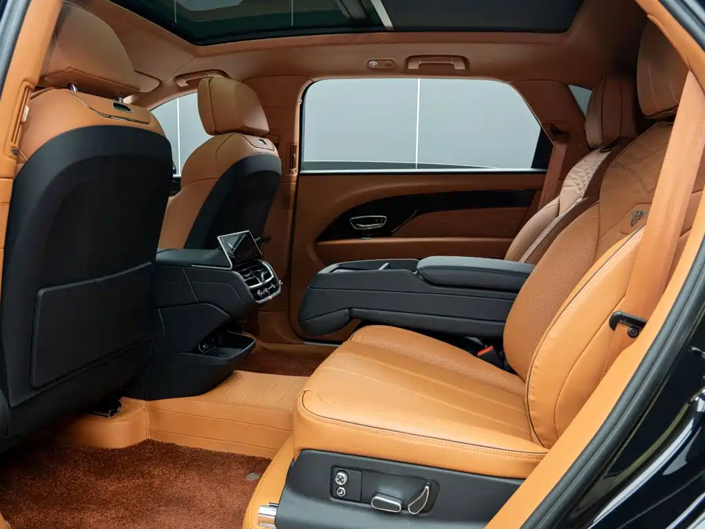 Bentley Bentayga 2026 — фото 13