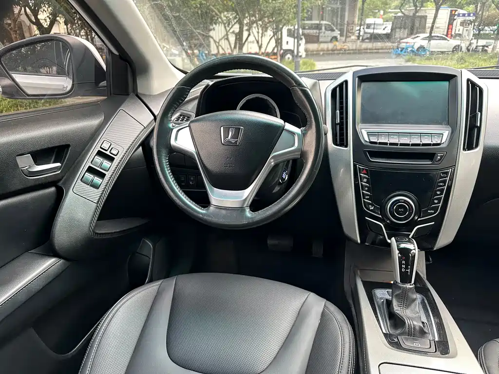 Luxgen You6 SUV 2015 — фото 12