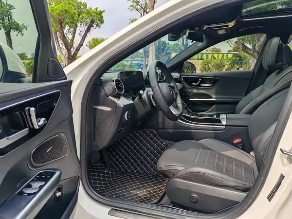 Mercedes-Benz C-Class 2024