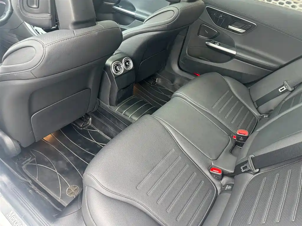 Mercedes-Benz C-Class 2023 — фото 11