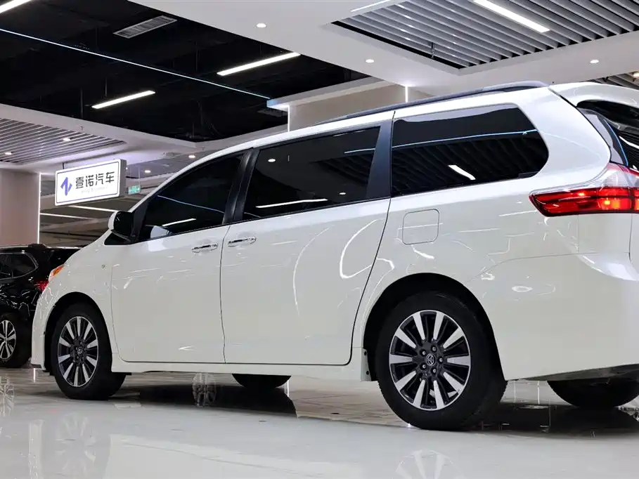 Toyota Sienna 2020 — фото 12