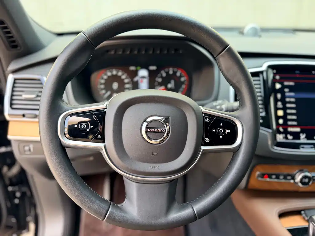 Volvo XC90 2021 — фото 17