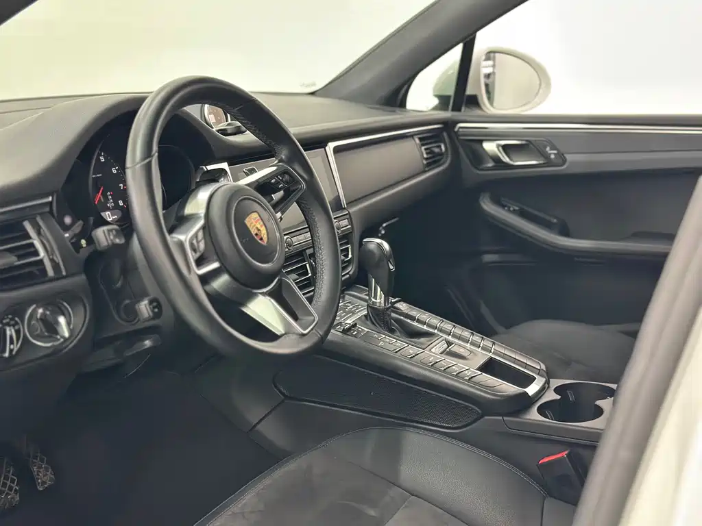Porsche Macan 2019 — фото 17