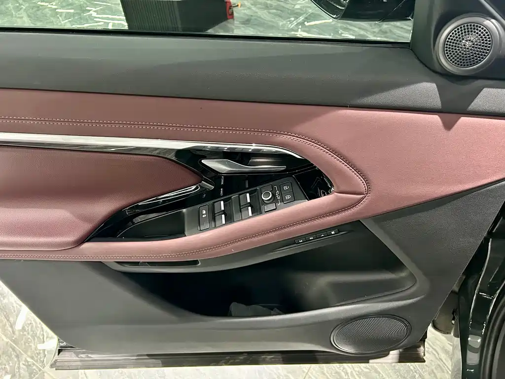 Land Rover Evoque 2023 — фото 21