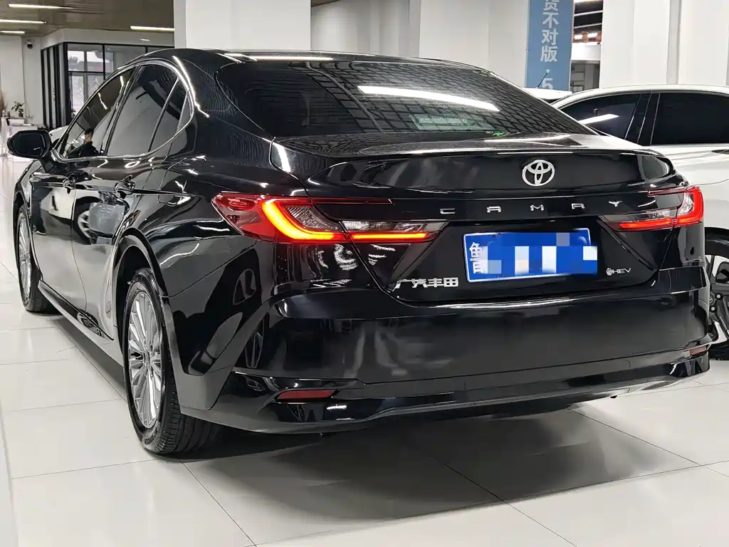 Toyota Camry 2024 — фото 4