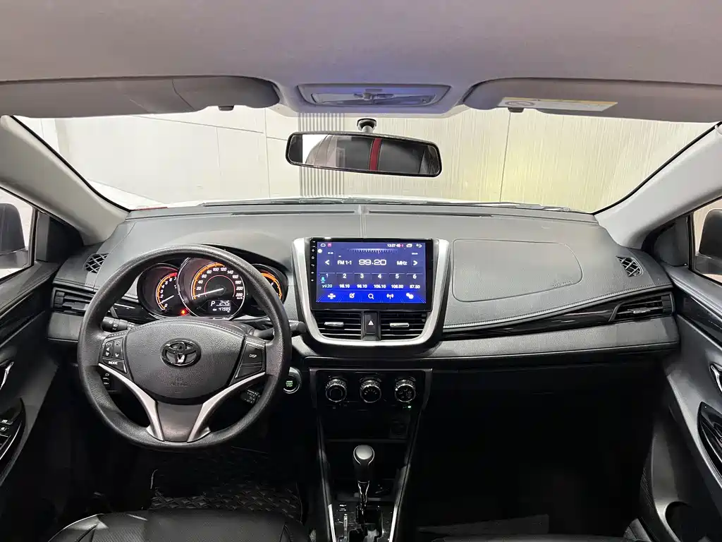 Toyota Yaris L 2022 — фото 8