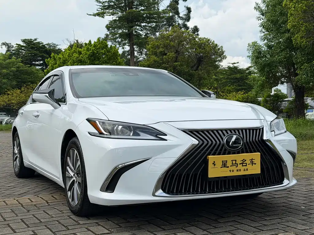 Lexus ES 2019 — фото 3