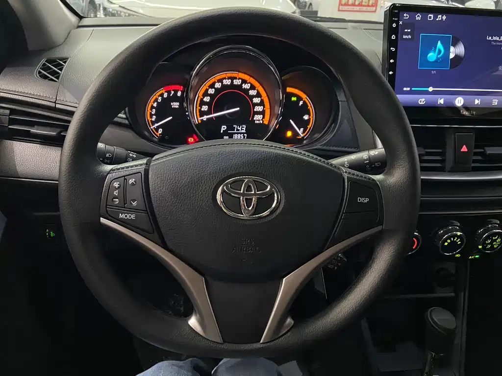 Toyota Yaris L 2023 — фото 18