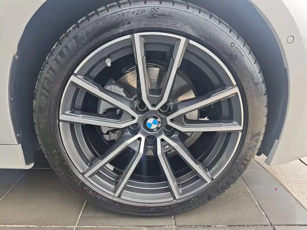 BMW 3 Series 2025 — фото 15