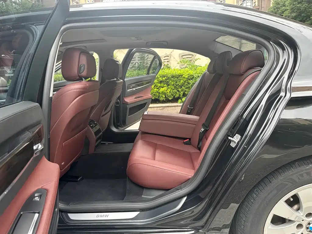 BMW 7 Series 2015 — фото 19