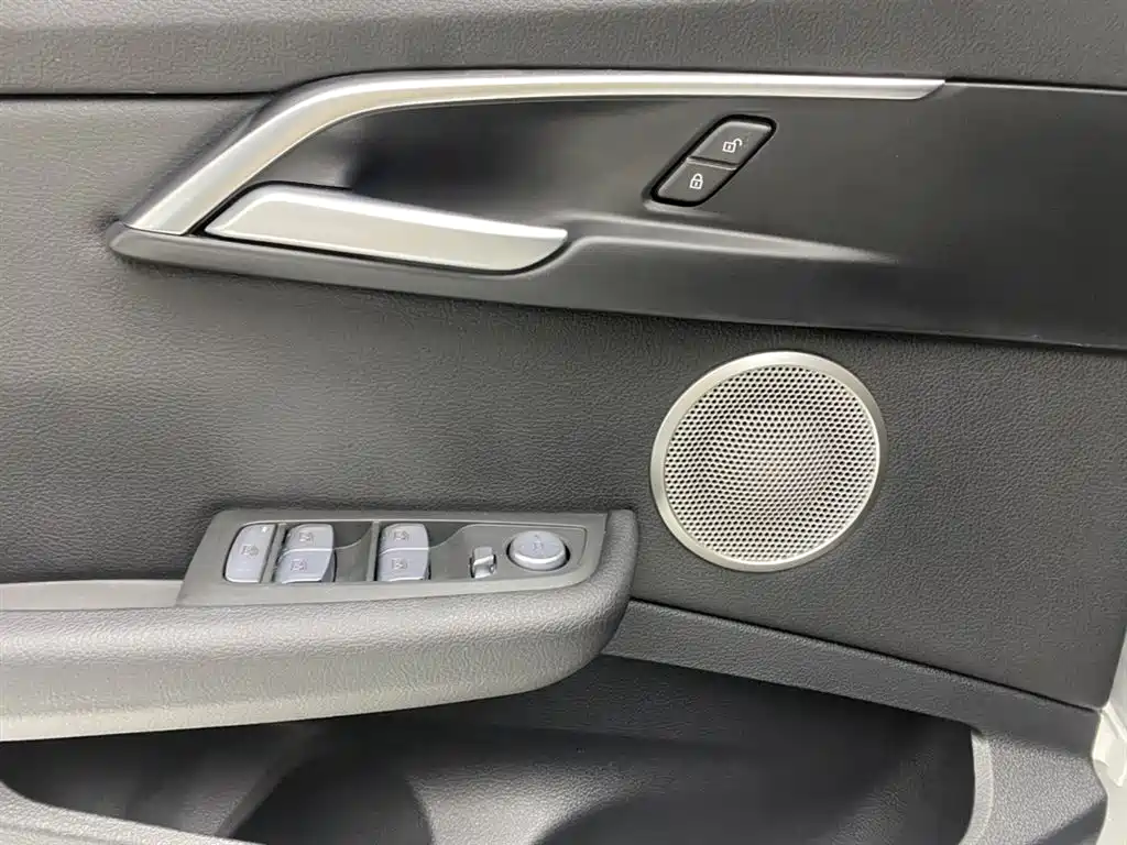 BMW 1 Series 2021 — фото 25