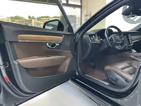 Volvo S90 2022