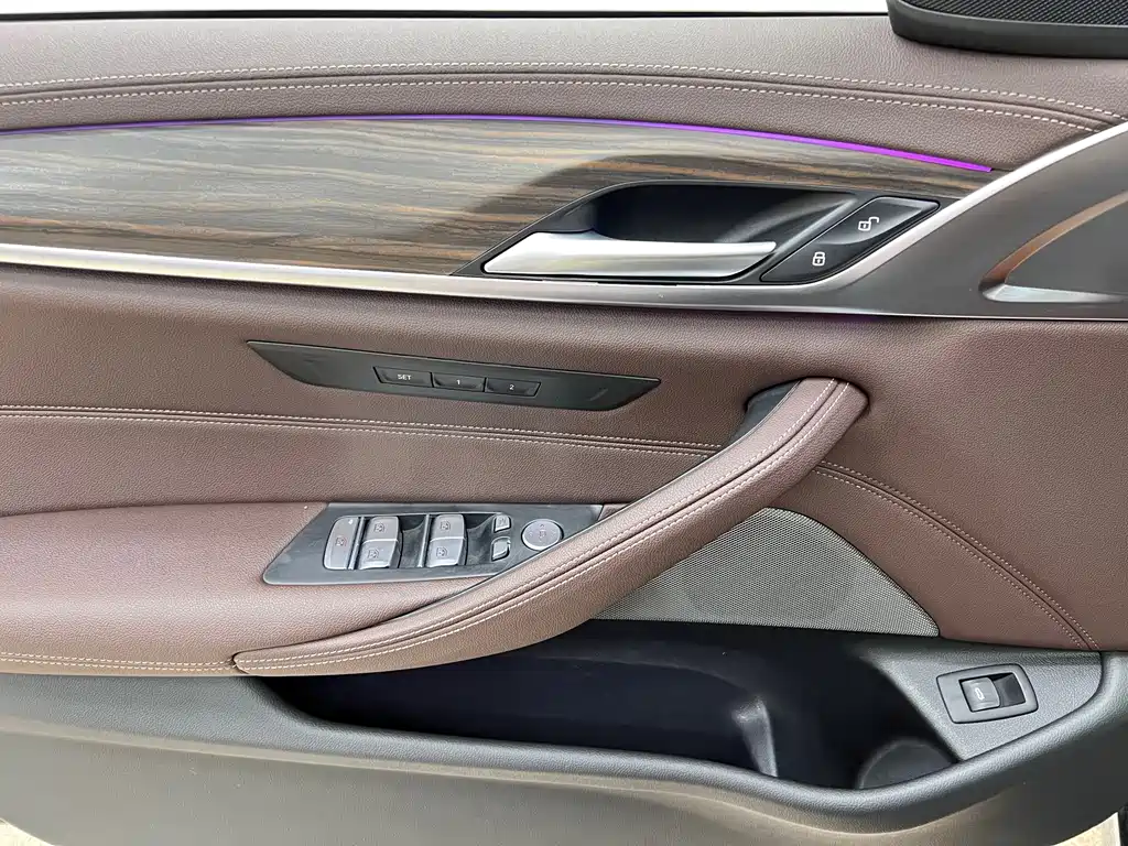 BMW 5 Series 2022 — фото 15