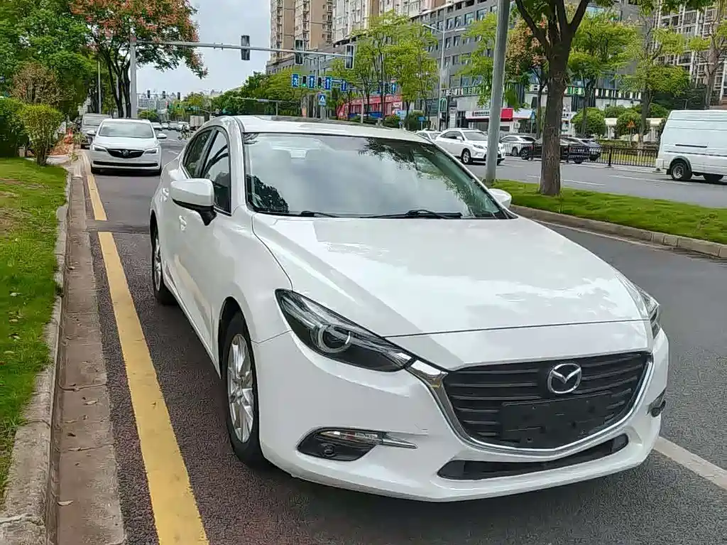 Mazda 3 Axela 2018 — фото 2