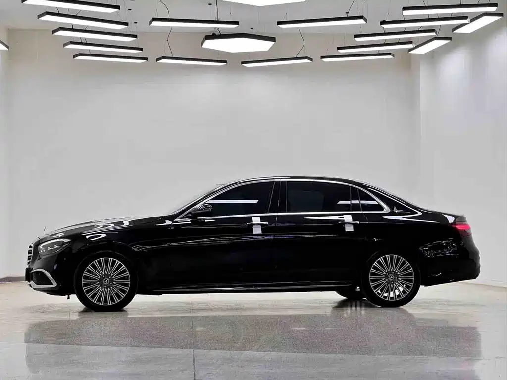 Mercedes-Benz E-Class 2023 — фото 4