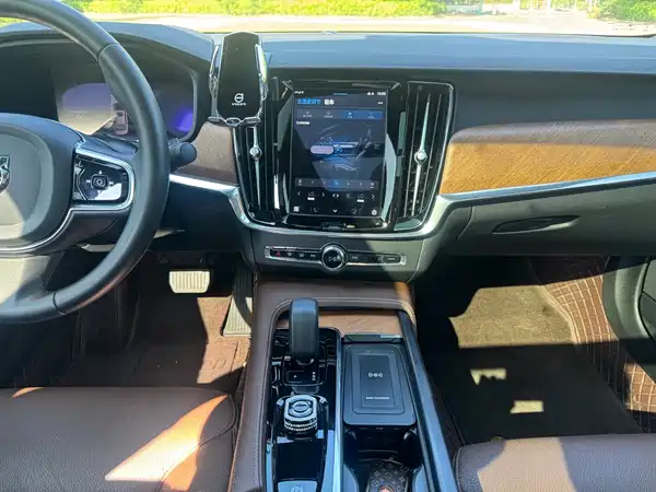 Volvo S90 2024